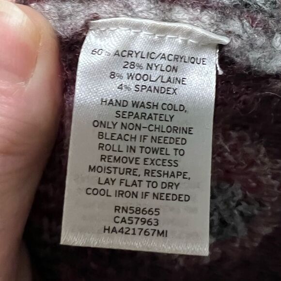 Halogen Snow Leopard Gray Red Crew Neck Sweater Size XS Wool Blend - Picture 4 of 5